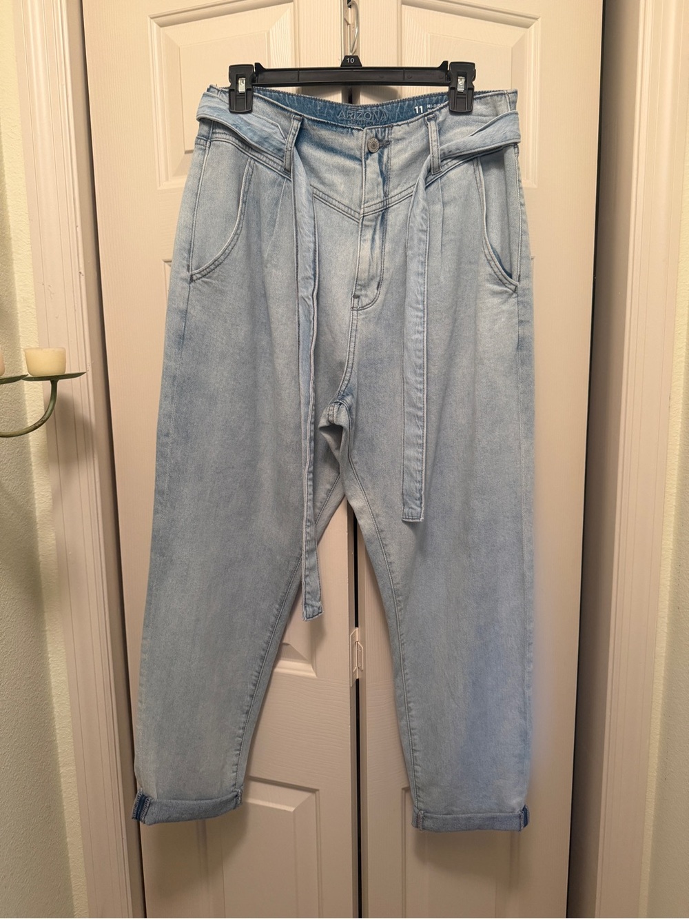 90’s Arizona Jeans Light Wash Wide Leg Mom Jeans Hi-rise with Self Tie Belt